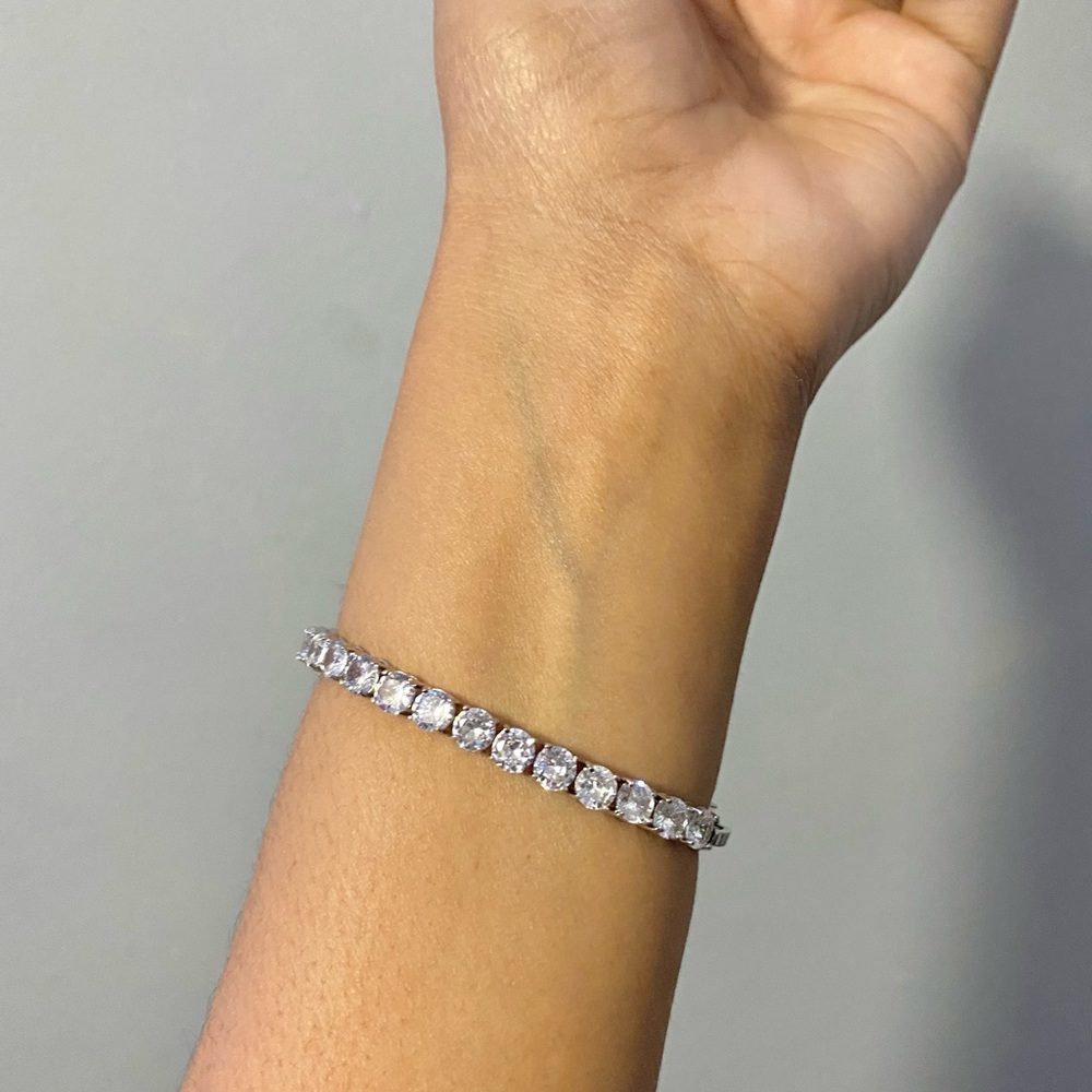 Tennis bracelet
